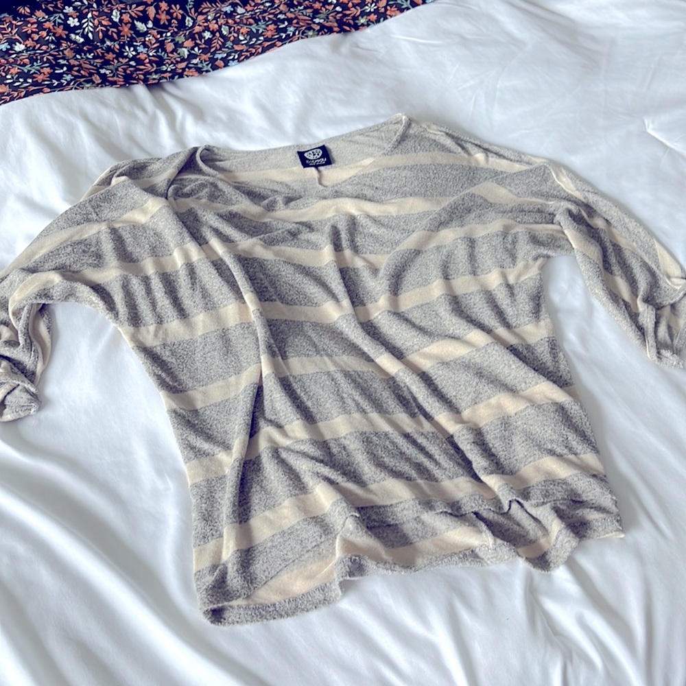 {Bobeau} elbow length top